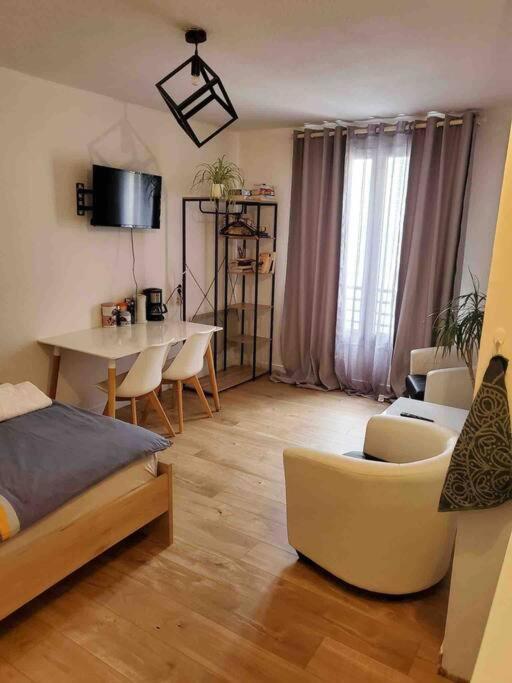 Appartement En Face De La Gare - Centre Ville Поатие Екстериор снимка