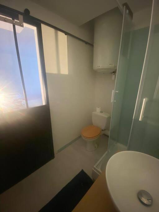 Appartement En Face De La Gare - Centre Ville Поатие Екстериор снимка
